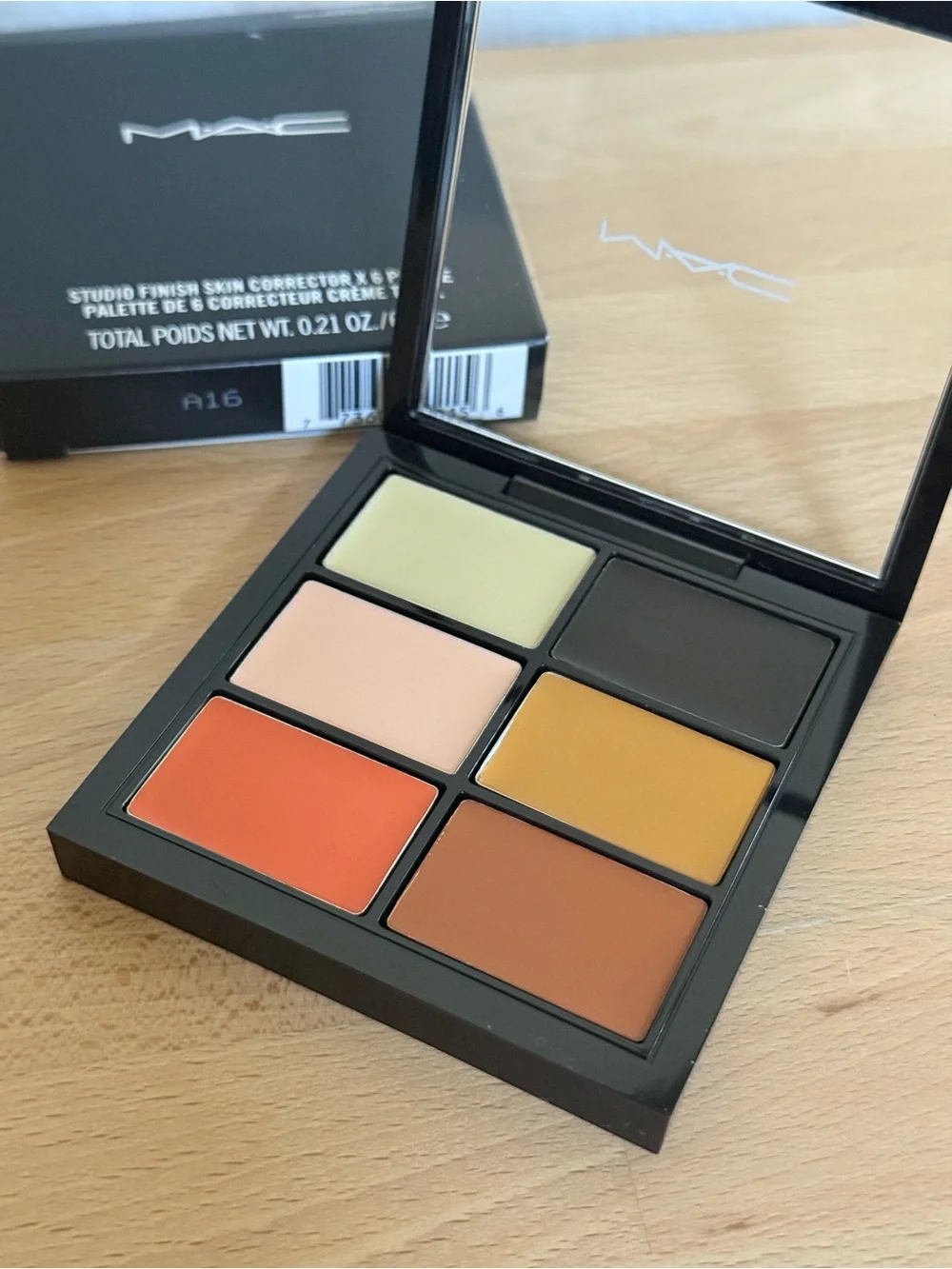 MAC Cosmetics Studio Finish Color Correcting Palette - New in box
